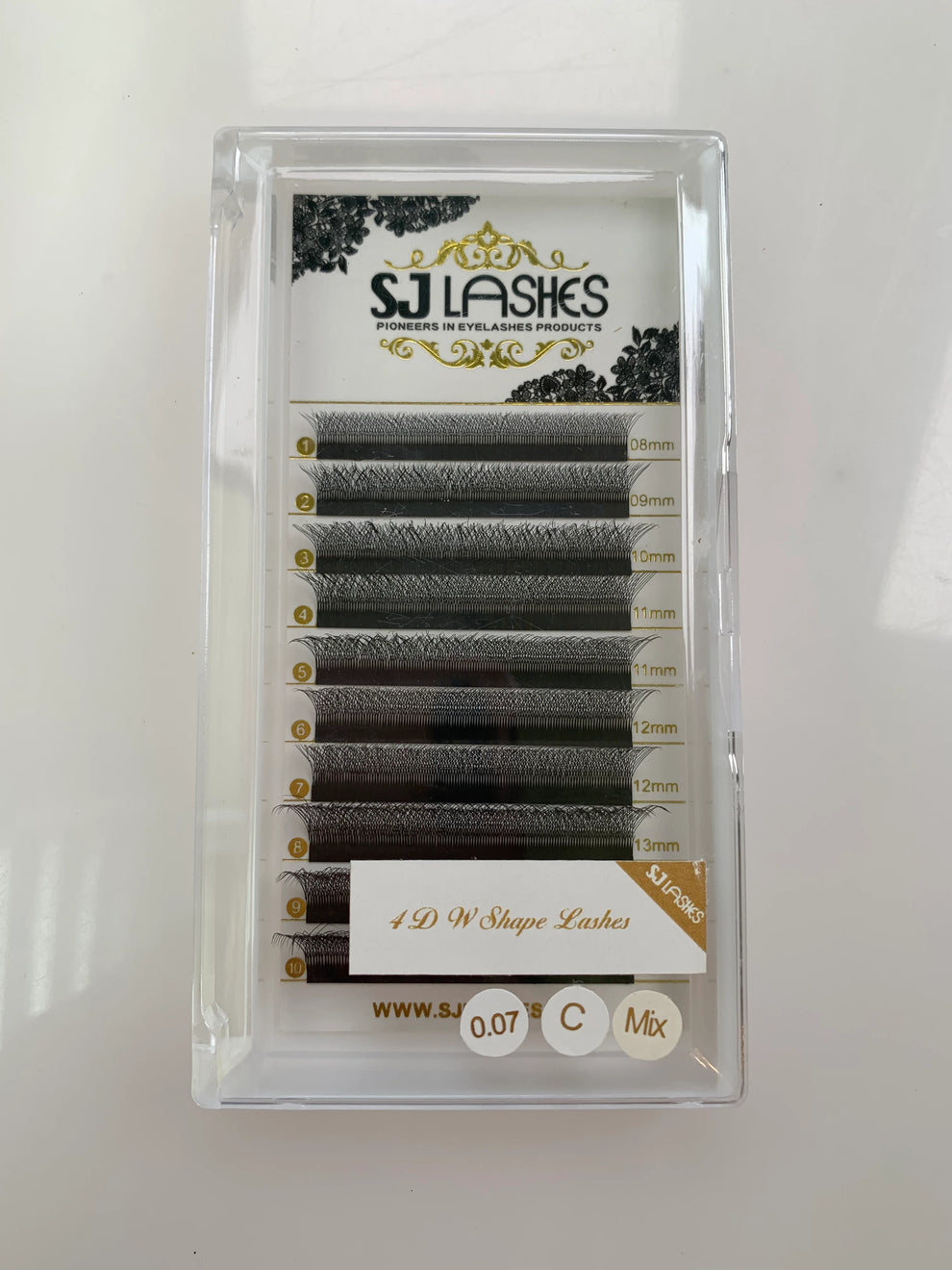 1. Sjlashesshop 4D Clover W-Lashes (0.07mm) - Textured Hybrid Volume Lash Extensions